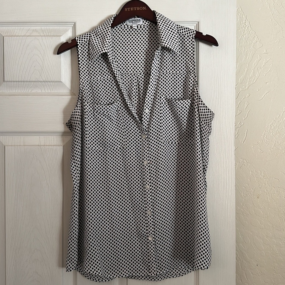 Sleeveless polka dot button up